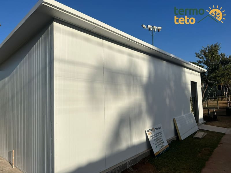 Construção modular em isopainel para mini mercado Construção modular em isopainel para mini mercado